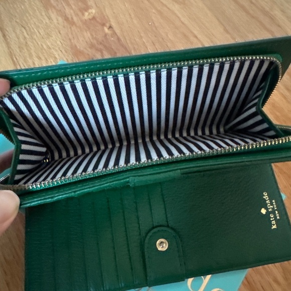 Kate Spade Cobble Hill Zoey Wallet in Forest - Picture 5 of 6